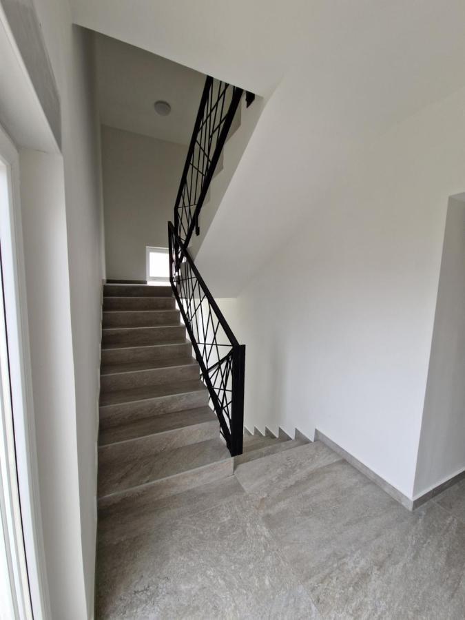 Emmi Nemira Omis Apartment Exterior photo