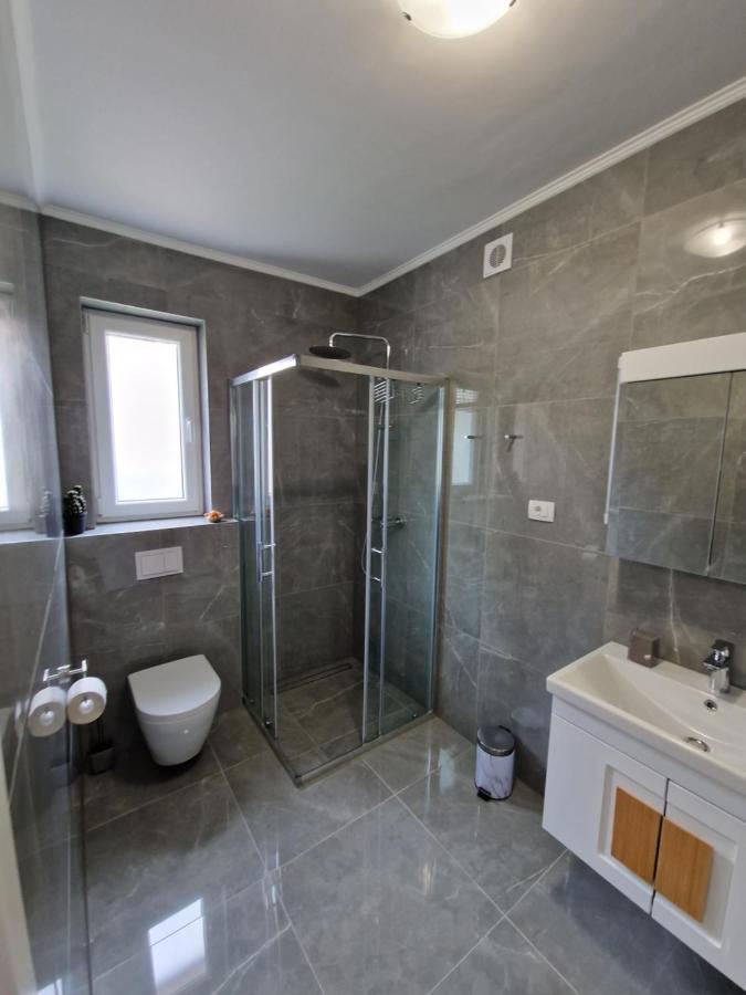 Emmi Nemira Omis Apartment Exterior photo
